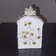 Bottle-shaped 
porcelain tea 
caddy  with 
original lid 
Made in the 
middle of the 
19th century in 
...