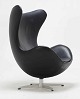 Arne Jacobsen 
1902 – 1971. 
'The egg'. 
Armchair, 
upholstered 
with black 
leather, 
swiveling 
center ...