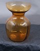 Nice and well 
maintained 
chubby hyacinth 
vase or glass 
in brown glass.
H 12.5cm - 
8.5cm
Stock. 1