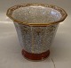 44-705 DJ 
Trumphet vase 
14 x 16.5 cm  
red on grey 
with gold 
 Dahl Jensen 
Marked with the 
Royal ...