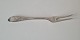 Empire serving 
fork in silver 
from 1907. 
Stamped the 
three towers - 
AM 
Length 22.5 
cm.