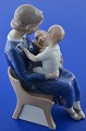 Figurine Bing & 
Grondahl  
"Happy Family" 
no. 2262. 
Height 20 cm. 7 
7/8 inches. 2. 
quality, fine 
...