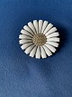 Beautiful 
classic brooch 
with the 
marguerite 
motif, suitable 
for both 
everyday life 
and festive ...