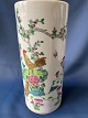 Old Chinese 
hand-painted 
vase with many 
beautiful 
details
Height. 28 cm
Neat and well 
...