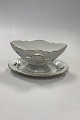 Bing og 
Grøndahl Art 
Nouveau Anemone 
Gravy Bowl
Measures 22cm 
/ 8.66 inch