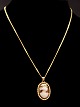 Came pendant 
2.3 x 1.5 cm. 
mounted in 14 
carat gold and 
14 carat gold 
chain 36 cm. 
Item No. 576983