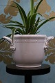 Royal 
Copenhagen 
flower pot 
hider in White 
Flora Danica 
with handle. 
H: 12.5cm. 
Dia.: 14.5cm. 
...