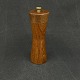 Height 14 cm.
Modern pepper 
grinder in 
solid teak wood 
from the 1960s.
It has a fine 
brass ...