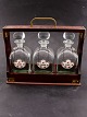 Tantalus 3 
carafes in box 
with lock H. 25 
cm. L. 33 cm. 
subject no. 
580011