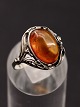 Sterling silver 
vintage ring 
size 56 with 
amber 1.4 x 0.9 
cm. Item No. 
580146