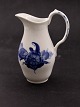 Royal 
Copenhagen Blue 
Flower milk jug 
10/8050 H. 17 
cm. subject no. 
581590