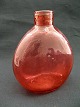 A cranberry 
colored hip 
flask from 19th 
C.  H. 12,5 cm.