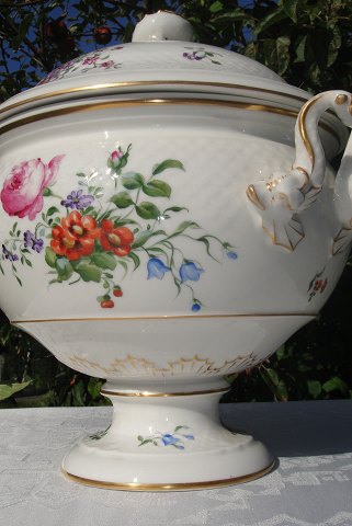 Very Rare Bing & Grondahl Soup tureen Saxon flower