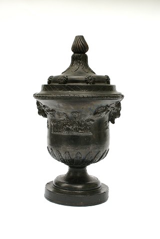 Grosse Deckelvase aus Terrakotta.
