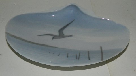 Royal Copenhagen tray from the Art Nouveau period with bird decorating