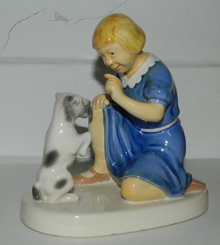 Figure girl with dog from Søholm