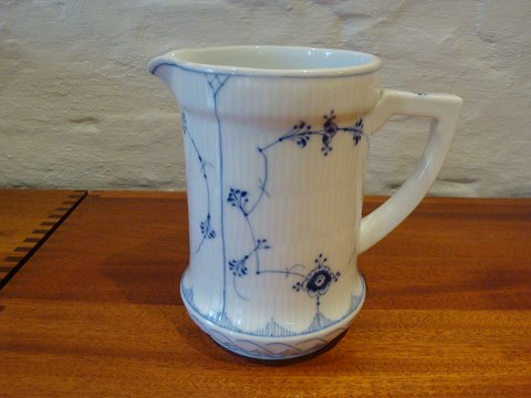 Gl rare milk jug No. 2054 in perfect condition 5000 m2 showroom