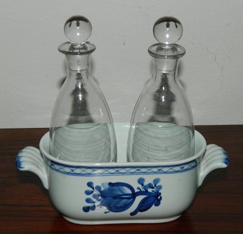 Oil and vinegar set from Alumina in Tranquebar