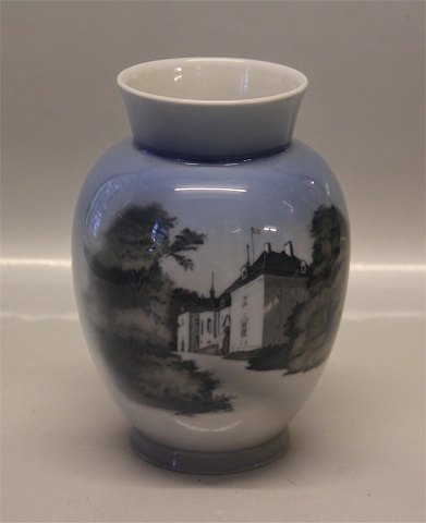 Royal Copenhagen 
4735 RC Vase with Marselisborg Castle in Aarhus 17.5 cm