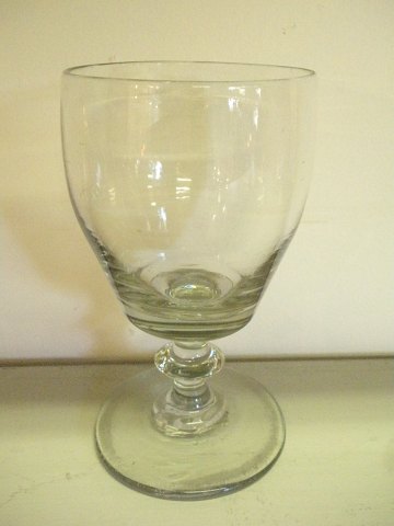 Stort tøndeformet glas. Højde 15cm.