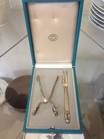 Georg Jensen Acorn Sterling Silver Sugar nips and pickle fork in box