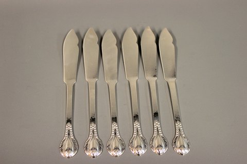 Fish knives in Evald Nielsen No. 3, 6 pcs.
Other parts in stock by Evald Nielsen.
5000m2 showroom.