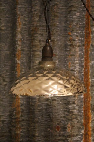 Antique ceiling lamp with large screen in mercury glass. Dia .: 25cm.