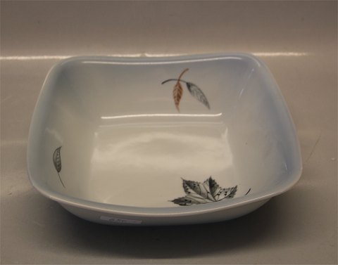 B&G Blue Faling Leaves porcelain
043 Large square vegetable bowl 7 x 22.5 cm