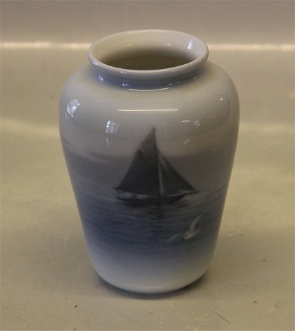 Royal Copenhagen 1100-1740 RC Marine vase 10.5 cm