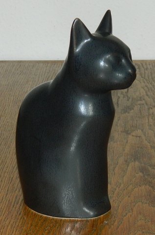 Cat in ceramics by Knud Basse