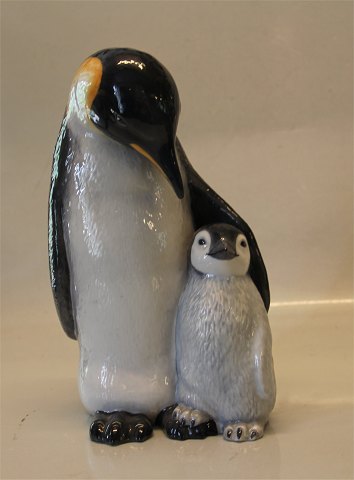 Royal Copenhagen figurine 088 RC Penquin with young 22,5 cm (1249088-62200)
