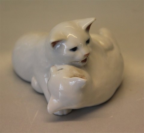 Royal Copenhagen figurine 303 RC Two Kitten Playing AT 1993 5 cm white