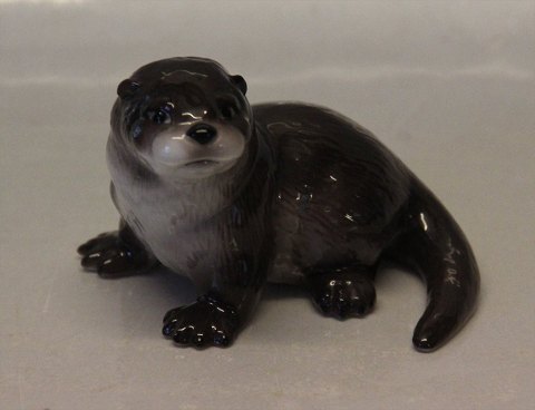 B&G Figurine B&G 2004 Otter Annual Mother