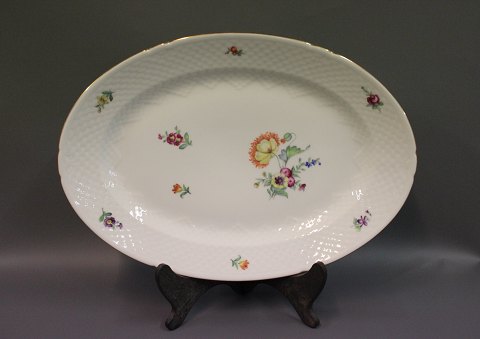 B&G porcelain saxon flower, large dish.
5000m2 showroom.