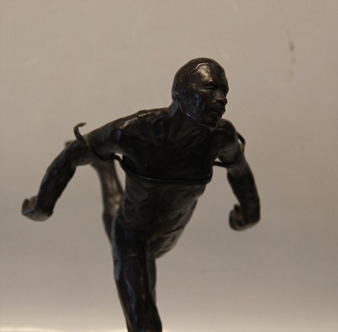 Marathon Runner corsses the goal line -  24 x 23 cm Bronze on marble stand 
Sterret Kelsey