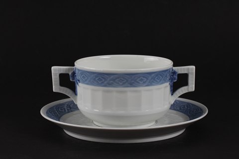 Royal Copenhagen
Blue Fan
Bouillon cup no. 11565
