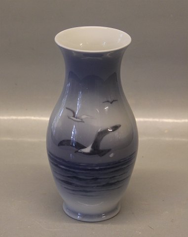 Royal Copenhagen RC 1138-2289 Vase Seagulls  18 cm