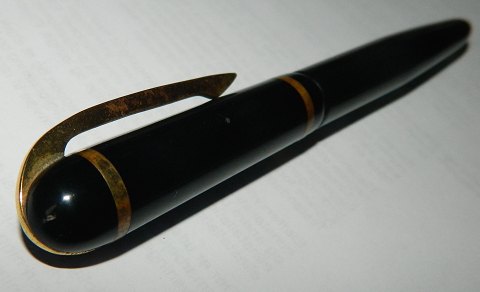 Art Deco style: Black Parlament fountain pen