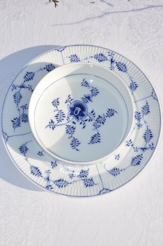 Royal Copenhagen Blue fluted Antique ice cream dish 1068
