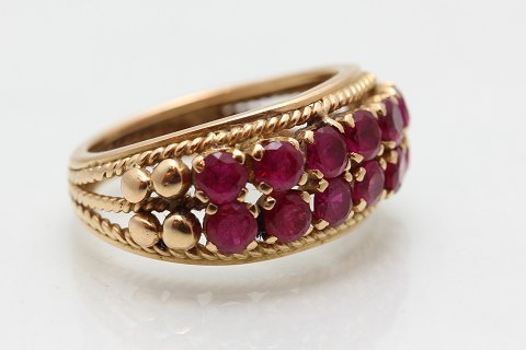Ring of 18k gold with rubies