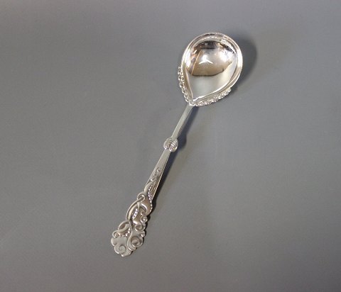 Compote spoon in "Tang", hallmarked silver.
5000m2 showroom.