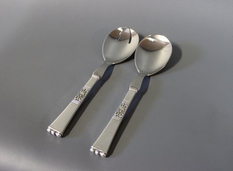 Salad servers "Rigsmoenster", hallmarked silver.
5000m2 showroom.