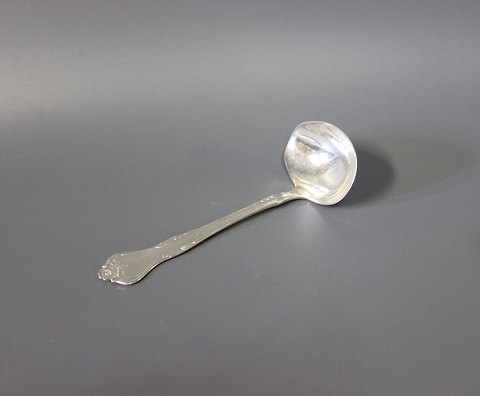 Gravy ladle in Riberhus, silver plate.
5000m2 showroom.
