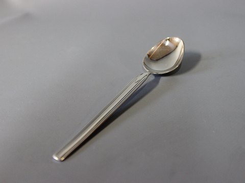 Dessert spoon in Ballerina, silver plate.
5000m2 showroom.