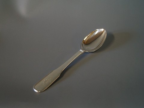 Dinner spoon in Thirslund - Hans Hansen, hallmarked silver.
5000m2 showroom.