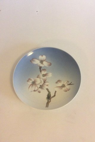 Royal Copenhagen Motif plate with Flowers No 2830/1125.
