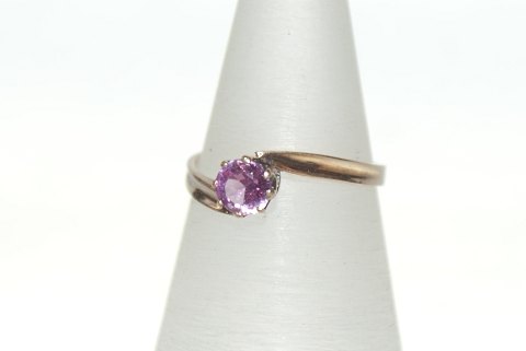 Gold ring with amethyst