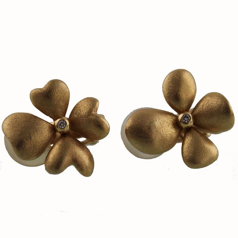 Ole Lynggaard, Charlotte Lynggaard, flower earrings in 18k. gold