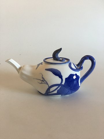 Royal Copenhagen Art Nouveau Tea Pot No 506 (Dinnerware No. 4)