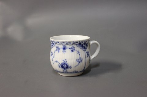 Royal Copenhagen blue fluted half lace cream cup, #1/743-744.
5000m2 showroom.